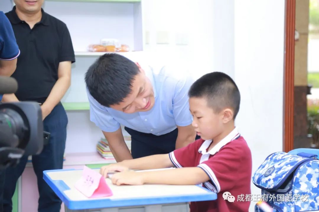 春华秋实 情系王府 | 温江区委副书记、区长马烈红等一行莅临我校视察指导工作