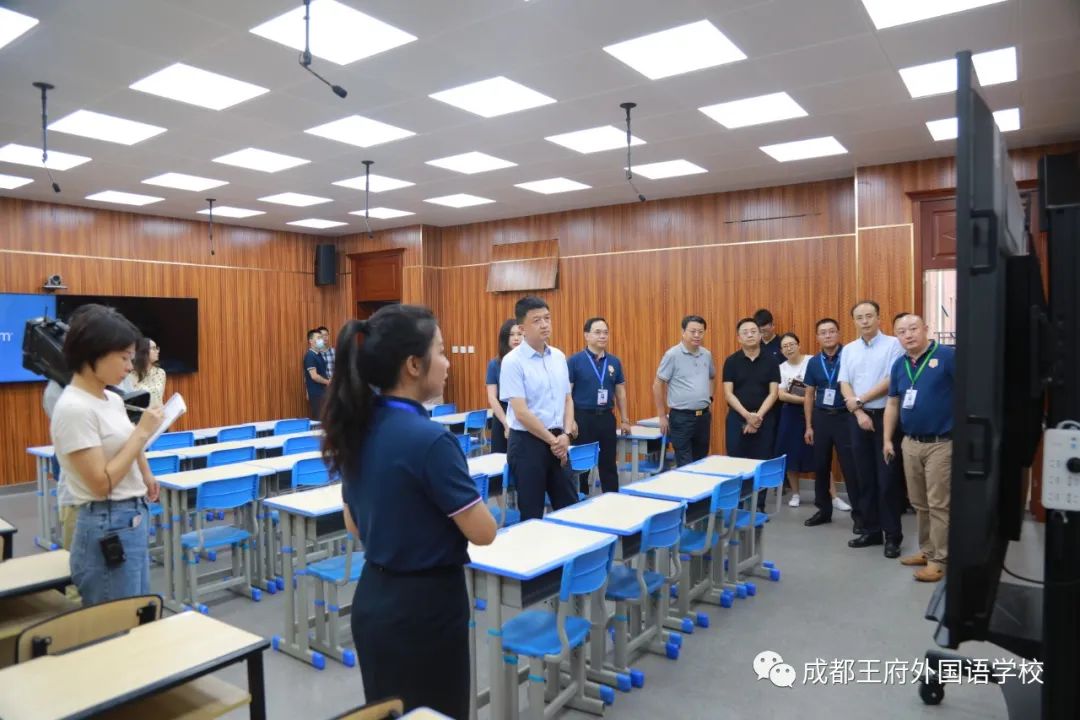 春华秋实 情系王府 | 温江区委副书记、区长马烈红等一行莅临我校视察指导工作