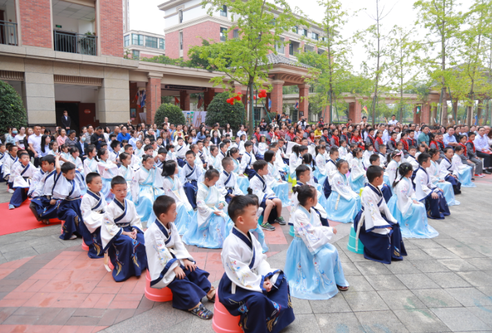 国学满当德学问，馨沁沐染迎新来 ——热烈庆祝成都王府外国语学校国学馆开馆