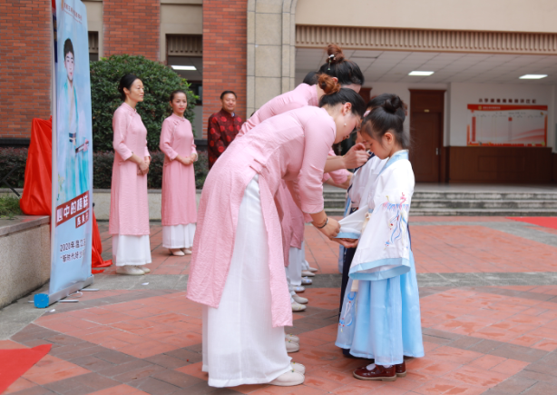 国学满当德学问，馨沁沐染迎新来 ——热烈庆祝成都王府外国语学校国学馆开馆