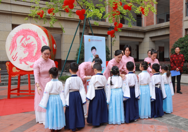 国学满当德学问，馨沁沐染迎新来 ——热烈庆祝成都王府外国语学校国学馆开馆