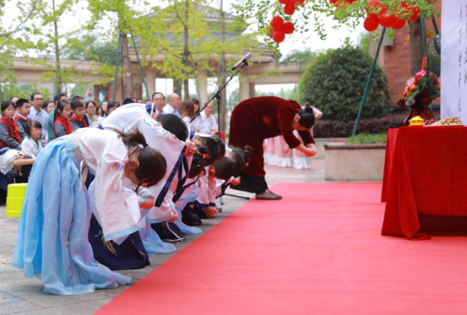 国学满当德学问，馨沁沐染迎新来 ——热烈庆祝成都王府外国语学校国学馆开馆