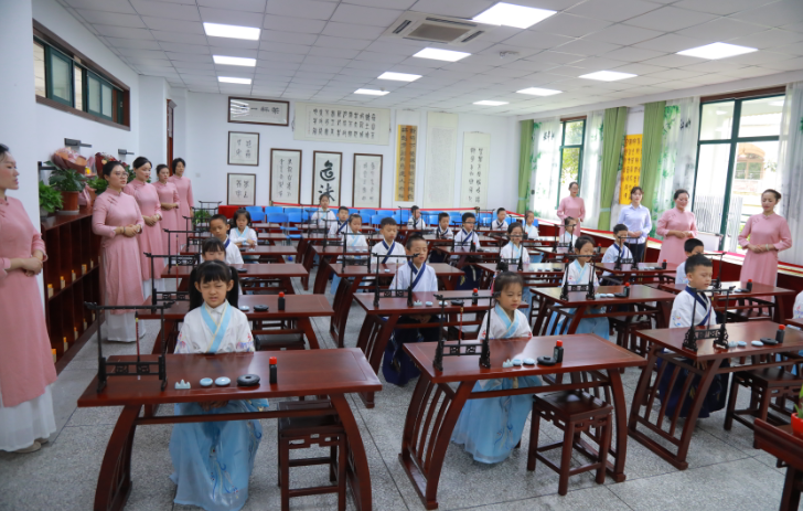 国学满当德学问，馨沁沐染迎新来 ——热烈庆祝成都王府外国语学校国学馆开馆