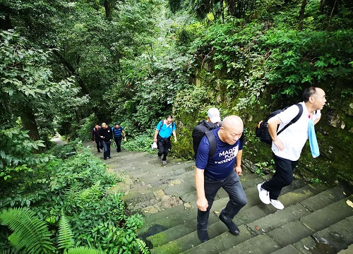 登峨嵋圣山 看天下奇觀 登峨嵋圣山 看天下奇觀