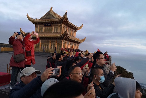 登峨嵋圣山 看天下奇觀 登峨嵋圣山 看天下奇觀