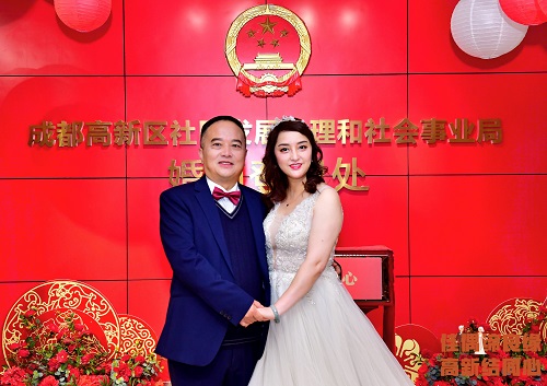 佳偶缔良缘 高新结同心 佳偶缔良缘 高新结同心