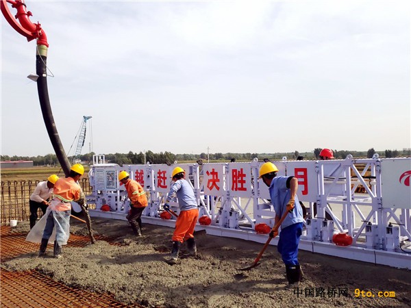 河北:京德高速公路一期工程建設(shè)施工忙 河北:京德高速公路一期工程建設(shè)施工忙