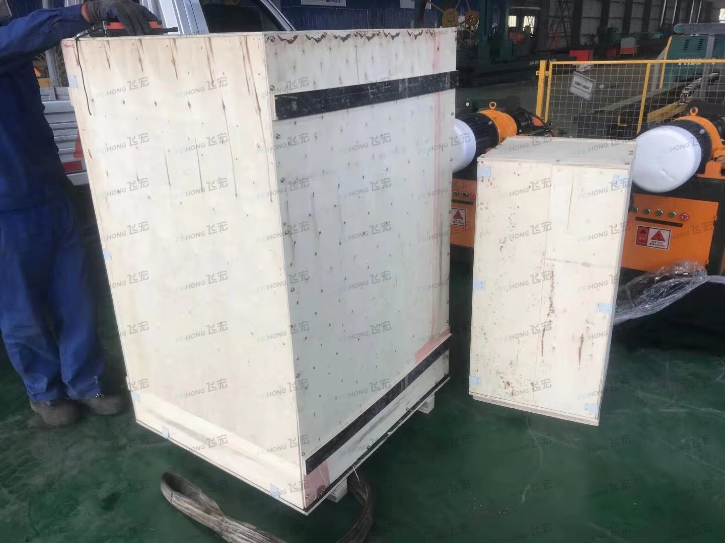 發(fā)往立陶瓦飛宏三套鋼筋加工設(shè)備裝車完畢發(fā)出 發(fā)往立陶瓦飛宏三套鋼筋加工設(shè)備裝車完畢發(fā)出