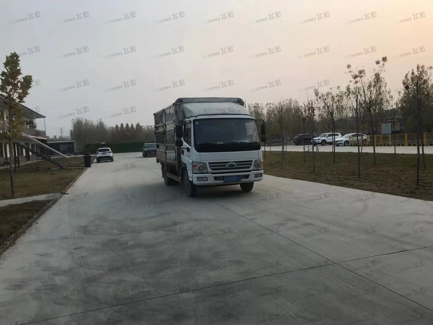 發(fā)往立陶瓦飛宏三套鋼筋加工設(shè)備裝車完畢發(fā)出 發(fā)往立陶瓦飛宏三套鋼筋加工設(shè)備裝車完畢發(fā)出