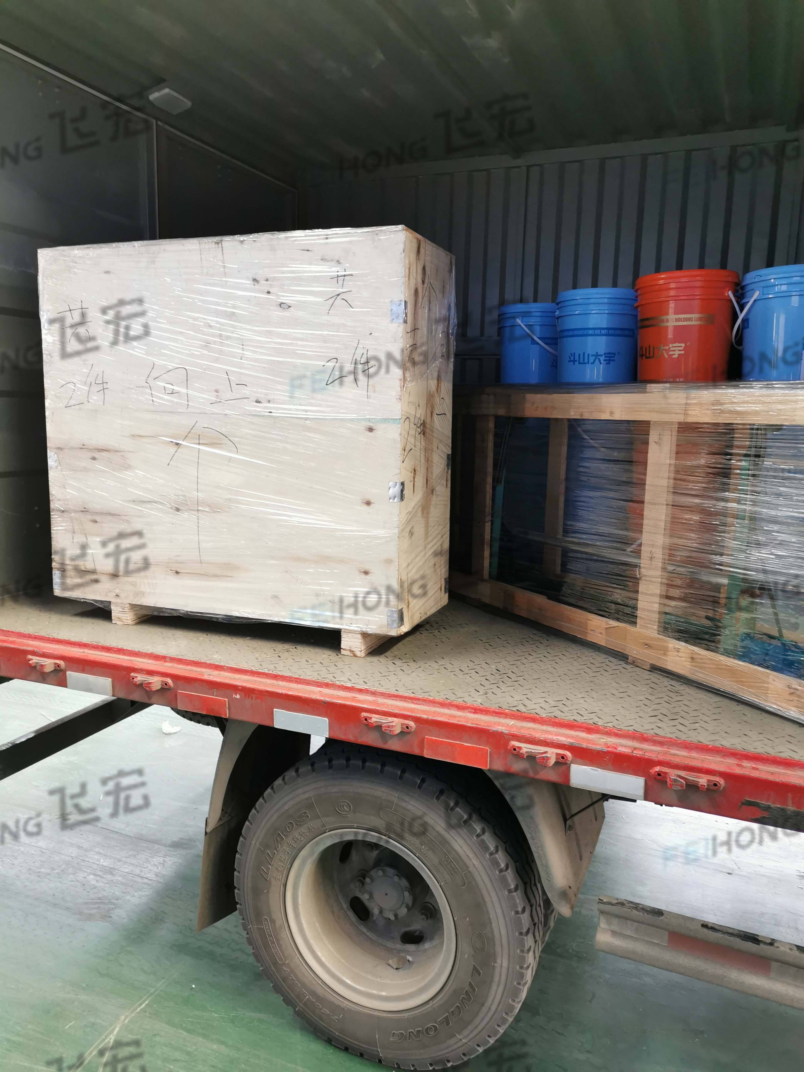 發(fā)往韓國飛宏小型鋼筋調(diào)直切斷機已裝車完畢發(fā)出 發(fā)往韓國飛宏小型鋼筋調(diào)直切斷機已裝車完畢發(fā)出