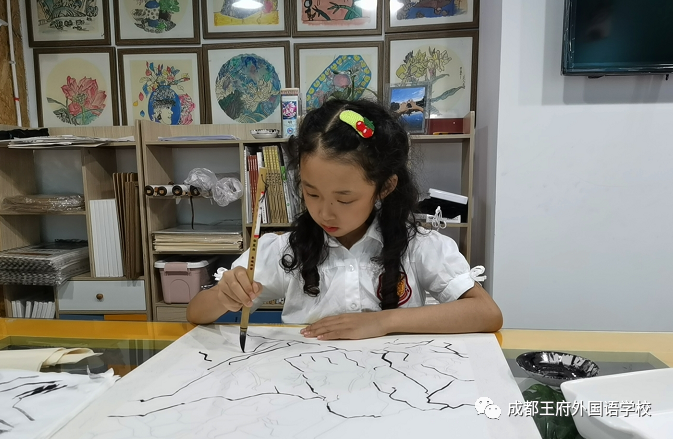 来自成都王府外国语学校的“小小艺术家们”