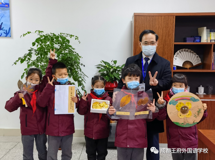 来自成都王府外国语学校的“小小艺术家们”