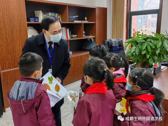 来自成都王府外国语学校的“小小艺术家们”