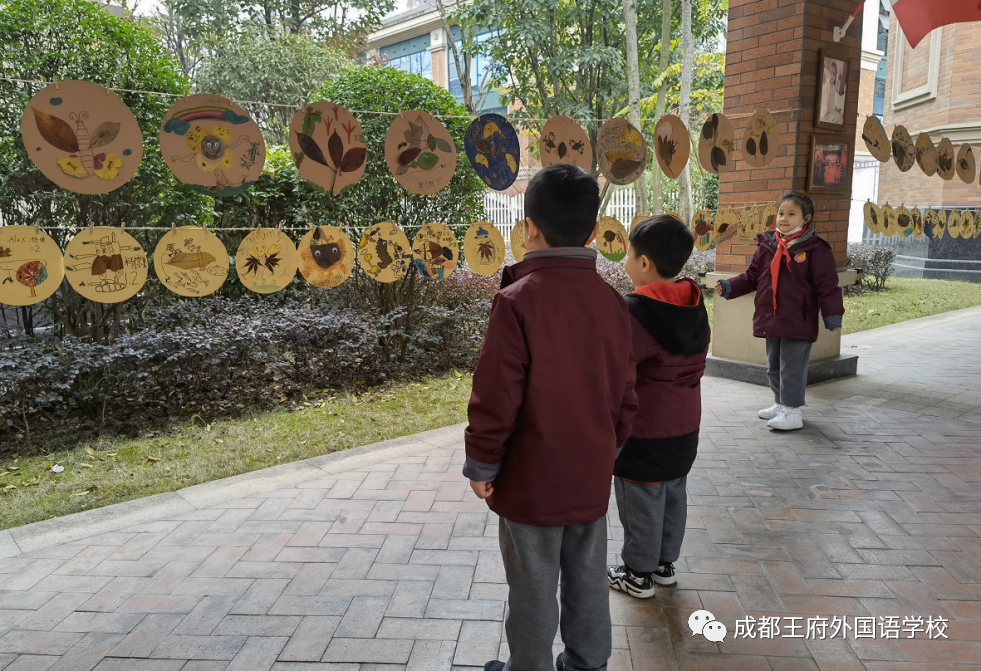 来自成都王府外国语学校的“小小艺术家们”