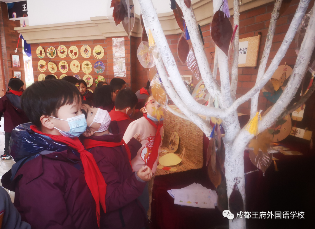 来自成都王府外国语学校的“小小艺术家们”