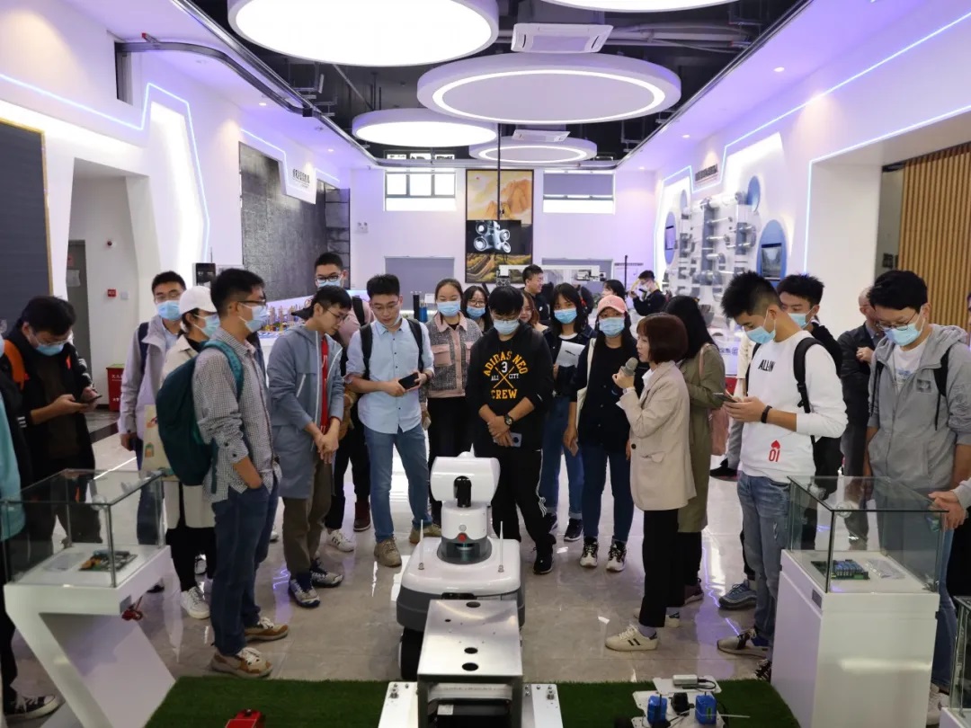 热烈欢迎清华大学深圳国际研究生院师生一行莅临施罗德工业集团参观交流! 热烈欢迎清华大学深圳国际研究生院师生一行莅临施罗德工业集团参观交流!