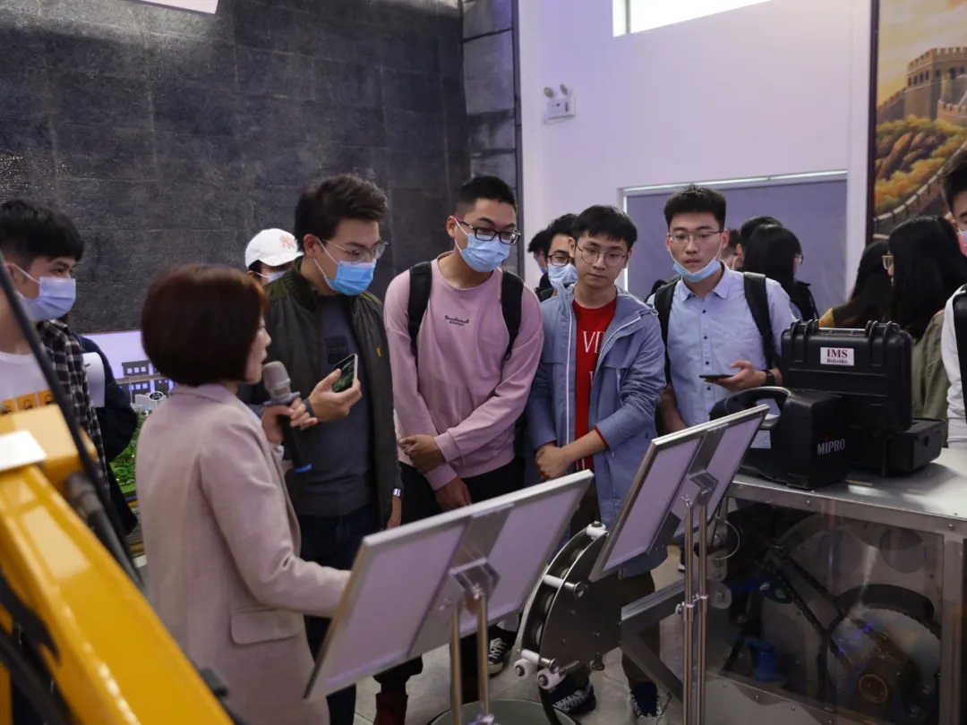 热烈欢迎清华大学深圳国际研究生院师生一行莅临施罗德工业集团参观交流！