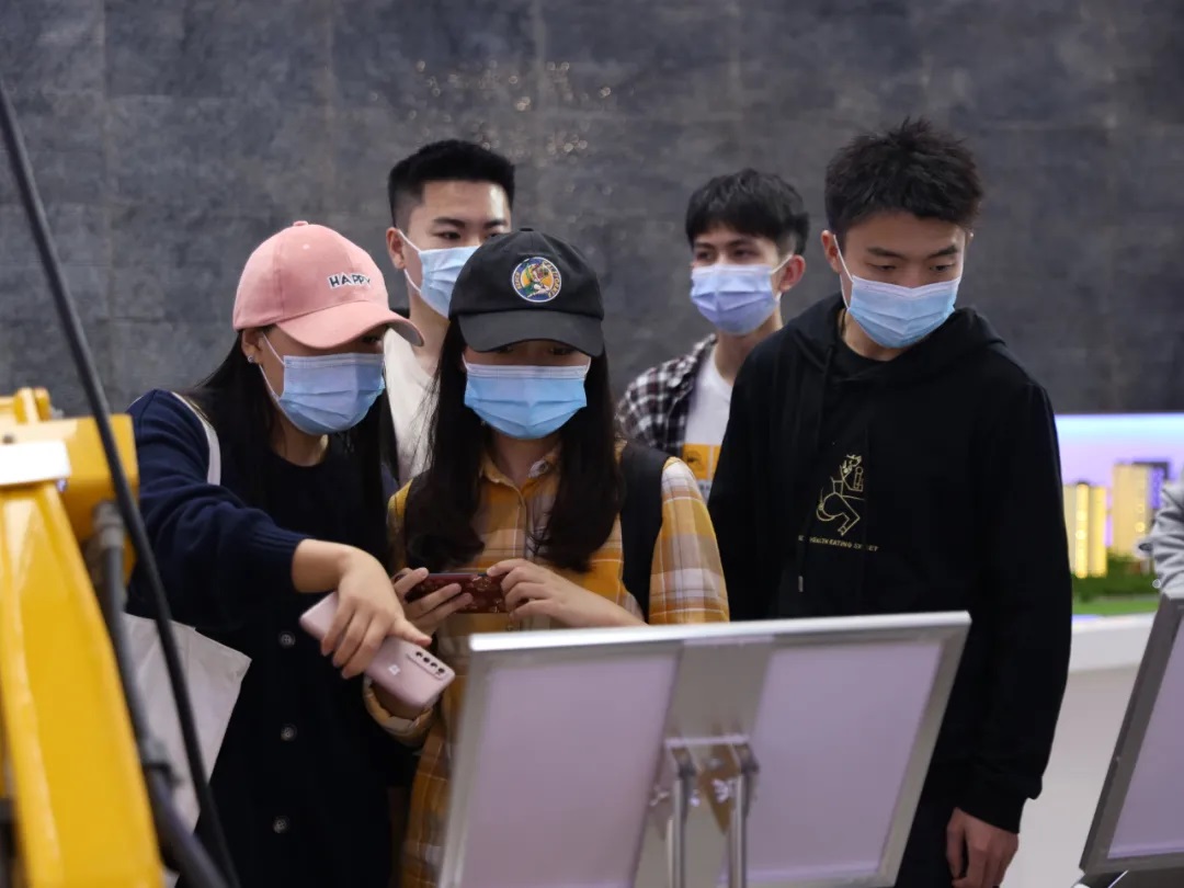 热烈欢迎清华大学深圳国际研究生院师生一行莅临施罗德工业集团参观交流! 热烈欢迎清华大学深圳国际研究生院师生一行莅临施罗德工业集团参观交流!