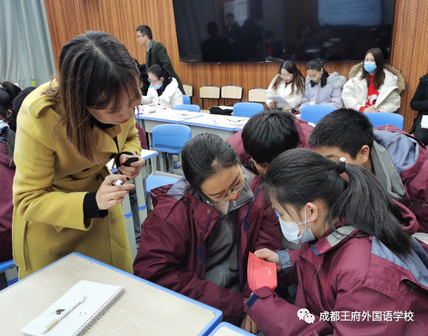 争做最美“后浪”| 成都王府举行温江区第一学区初中部班会赛课活动