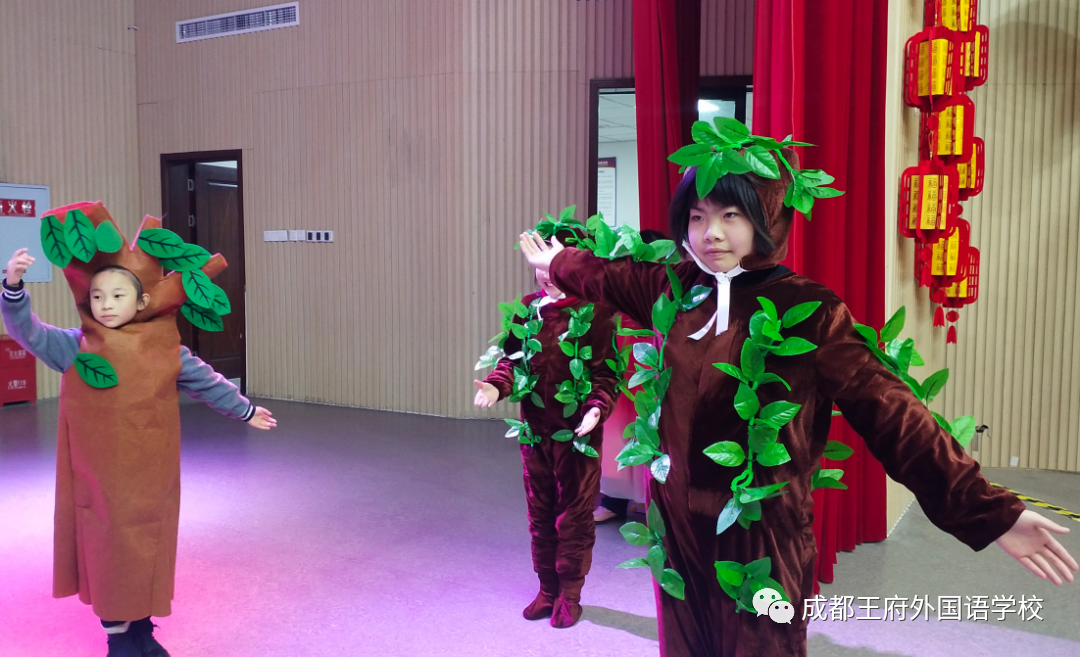 “小课堂”里看“大世界”——来自成都王府的趣味英语教学