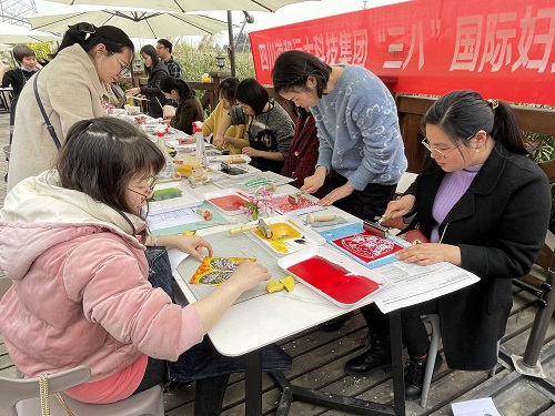道和遠(yuǎn)大集團開展慶?!叭恕眿D女節(jié)“版畫”活動 道和遠(yuǎn)大集團開展慶?!叭恕眿D女節(jié)“版畫”活動