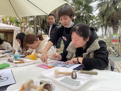 道和遠(yuǎn)大集團開展慶?!叭恕眿D女節(jié)“版畫”活動 道和遠(yuǎn)大集團開展慶祝“三八”婦女節(jié)“版畫”活動