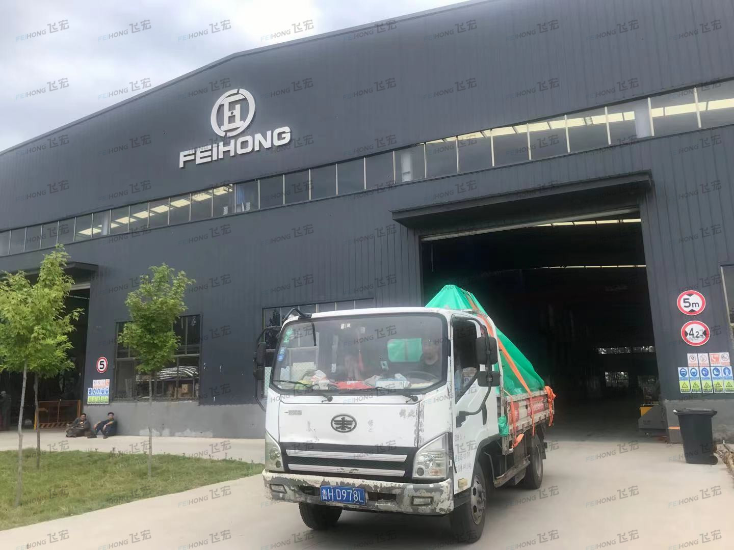 喜訊!熱烈祝賀飛宏數(shù)控鋼筋鋸床一套裝車完畢順利發(fā)出 喜訊!熱烈祝賀飛宏數(shù)控鋼筋鋸床一套裝車完畢順利發(fā)出