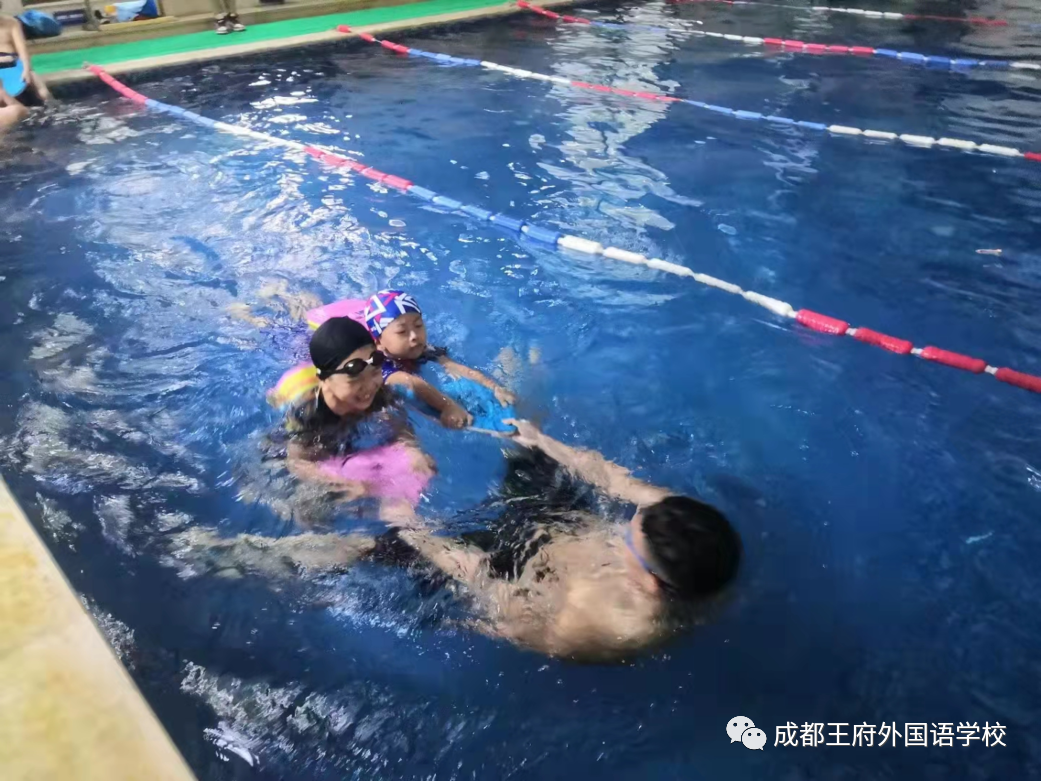 健康快乐，“游”我做主—成都王府外国语学校游泳课开课啦！