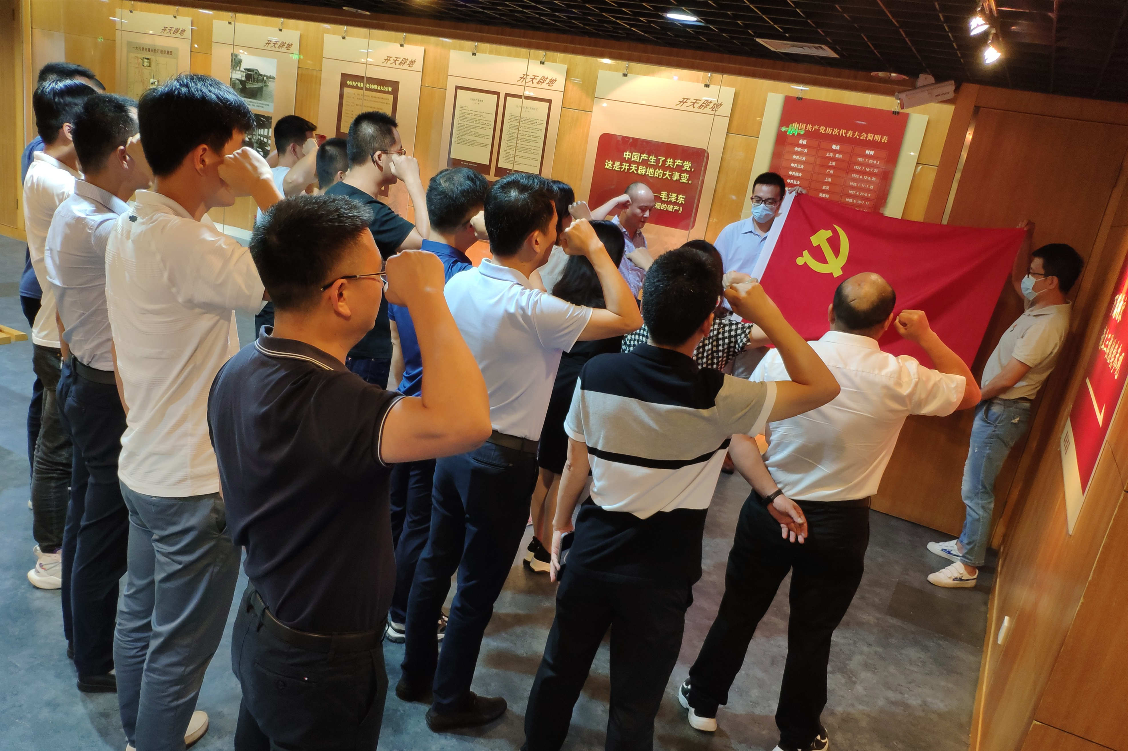 縱橫集團(tuán)黨委赴華僑博物院參觀《理想照耀中國(guó)》主題展 縱橫集團(tuán)黨委赴華僑博物院參觀《理想照耀中國(guó)》主題展