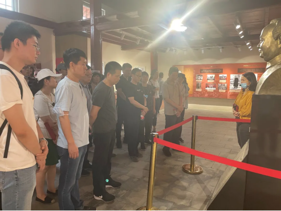 “传承红色基因 弘扬革命精神”再担保公司两个党支部与西投保党支部开展支部联学共建活动 “传承红色基因 弘扬革命精神”再担保公司两个党支部与西投保党支部开展支部联学共建活动