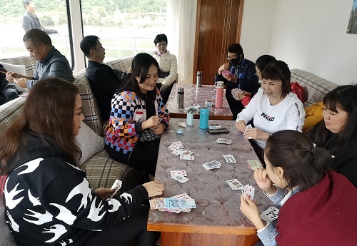 游山玩水+…… 游山玩水+……