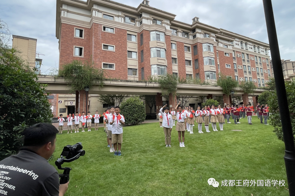 心怀光芒，一路向前 | 请您查收成都王府10月校长来信