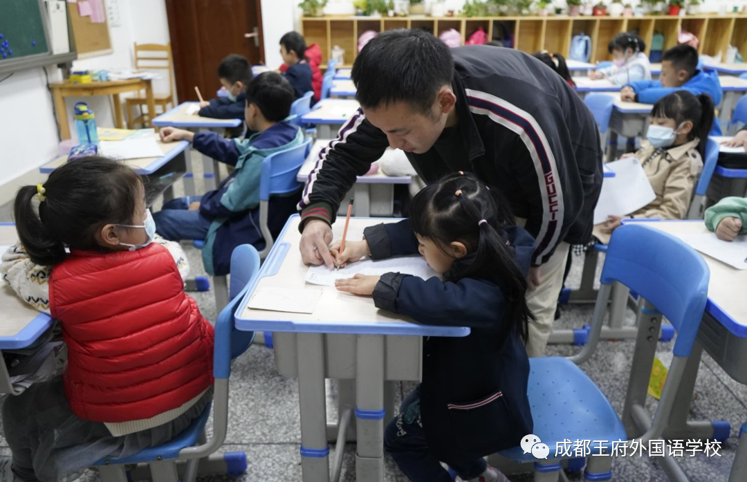 落实“双减”精神,丰富学生校园生活——成都王府周末托管活动有序进行中 落实“双减”精神,丰富学生校园生活——成都王府周末托管活动有序进行中