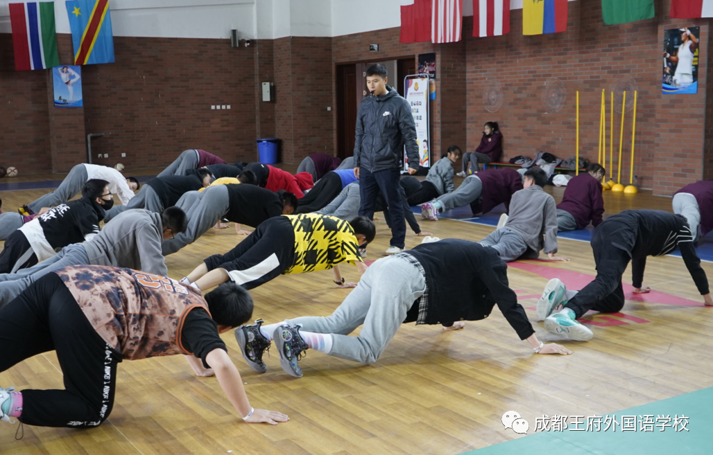 落实“双减”精神,丰富学生校园生活——成都王府周末托管活动有序进行中 落实“双减”精神,丰富学生校园生活——成都王府周末托管活动有序进行中