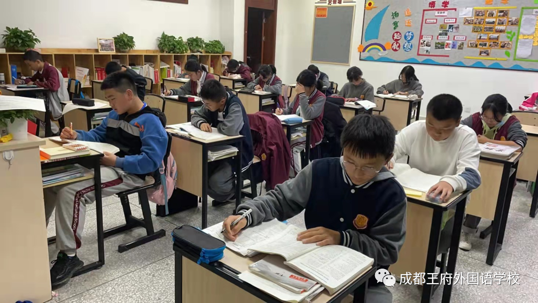 落实“双减”精神,丰富学生校园生活——成都王府周末托管活动有序进行中 落实“双减”精神,丰富学生校园生活——成都王府周末托管活动有序进行中