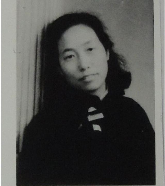 1950年,一妇女向中央询问牺牲丈夫身份,周恩来指示为其安排工作 1950年,一妇女向中央询问牺牲丈夫身份,周恩来指示为其安排工作