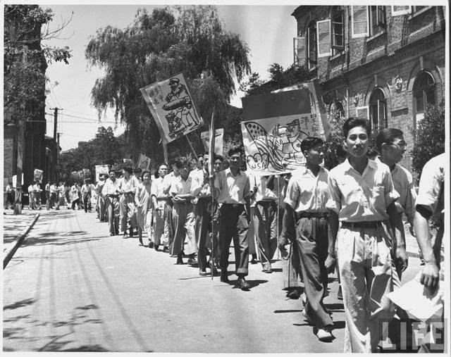 1950年,一妇女向中央询问牺牲丈夫身份,周恩来指示为其安排工作 1950年,一妇女向中央询问牺牲丈夫身份,周恩来指示为其安排工作