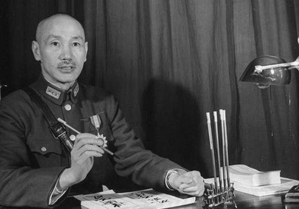 1950年,一妇女向中央询问牺牲丈夫身份,周恩来指示为其安排工作 1950年,一妇女向中央询问牺牲丈夫身份,周恩来指示为其安排工作