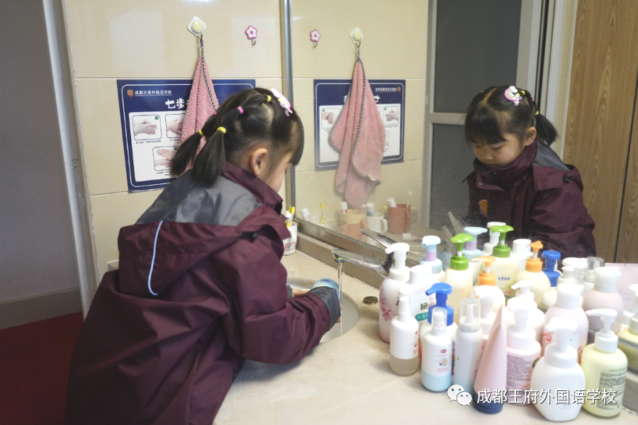 学会感恩，与爱同行——成都王府开展感恩系列活动