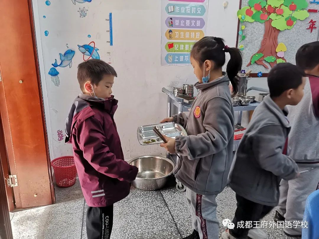 学会感恩，与爱同行——成都王府开展感恩系列活动