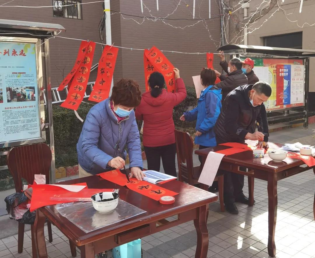挥毫泼墨 迎春送福 | 锦江物业开展“墨香迎新春,春联送祝福”活动 挥毫泼墨 迎春送福 | 锦江物业开展“墨香迎新春,春联送祝福”活动