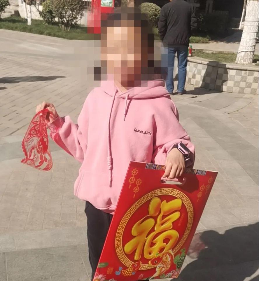挥毫泼墨 迎春送福 | 锦江物业开展“墨香迎新春,春联送祝福”活动 挥毫泼墨 迎春送福 | 锦江物业开展“墨香迎新春,春联送祝福”活动