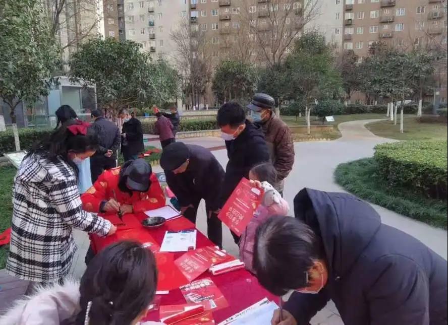 挥毫泼墨 迎春送福 | 锦江物业开展“墨香迎新春,春联送祝福”活动 挥毫泼墨 迎春送福 | 锦江物业开展“墨香迎新春,春联送祝福”活动