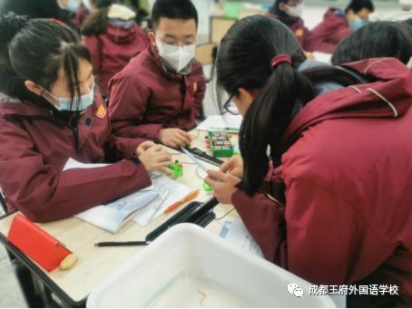 教研促前行，指导助成长——温江区物理、化学教研员走进成都王府指导