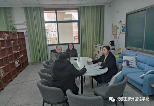 教研促前行，指导助成长——温江区物理、化学教研员走进成都王府指导