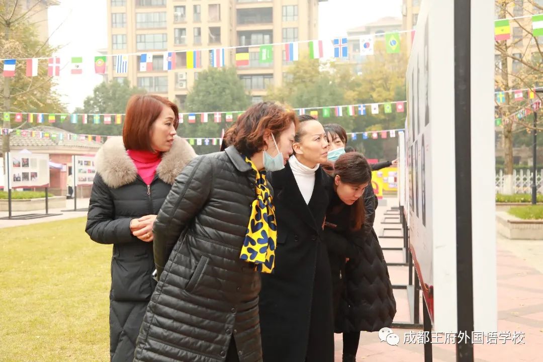 党在我心中，永远跟党走——成都王府外国语学校开展党史图片展