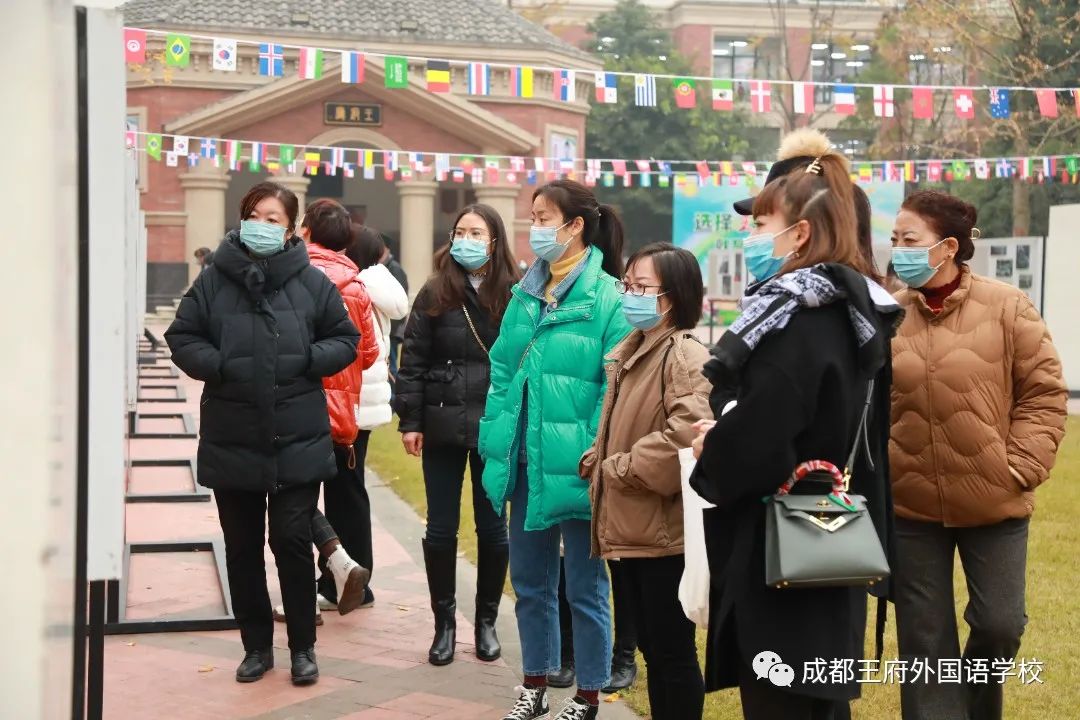 党在我心中，永远跟党走——成都王府外国语学校开展党史图片展