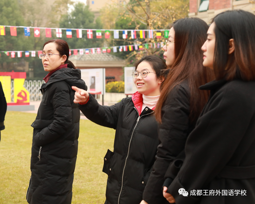 党在我心中，永远跟党走——成都王府外国语学校开展党史图片展