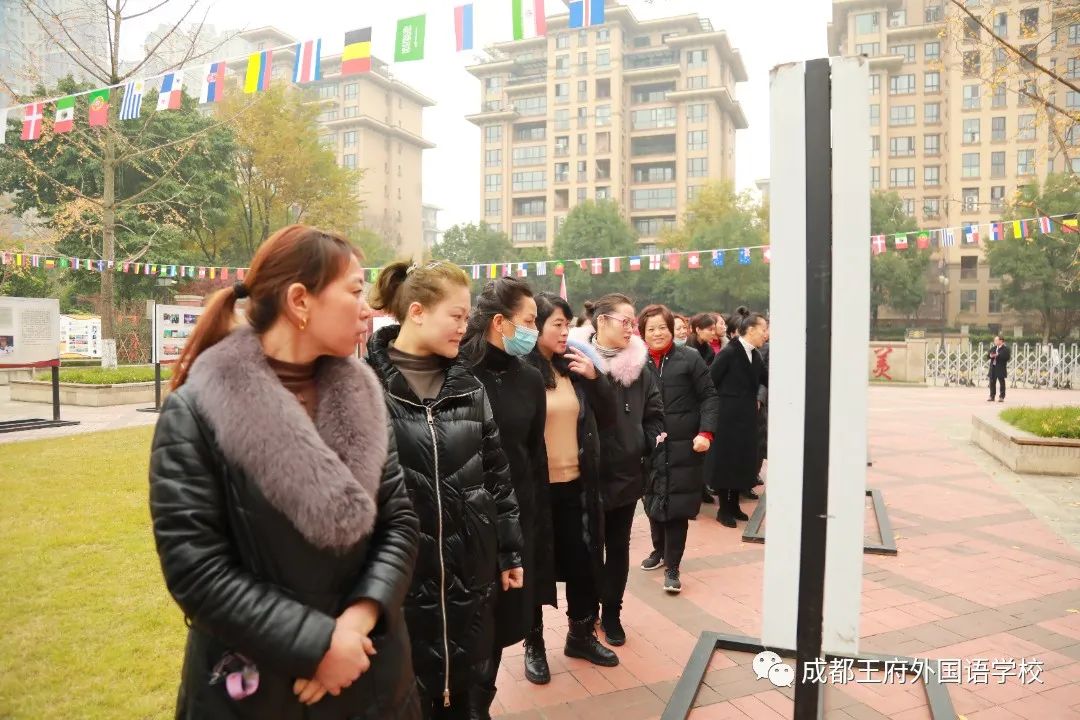 党在我心中，永远跟党走——成都王府外国语学校开展党史图片展