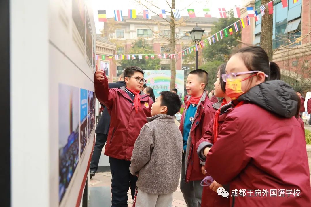 党在我心中，永远跟党走——成都王府外国语学校开展党史图片展